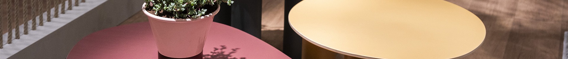 Colours, stones and patterns for refined and creative coffee tables