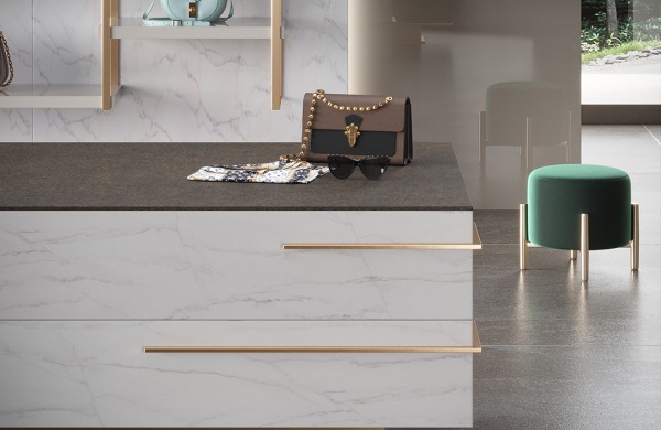 Bathroom surfaces: 3486 Uma, 3477 Lofn, 0622 Grigio Viola Bloom core
